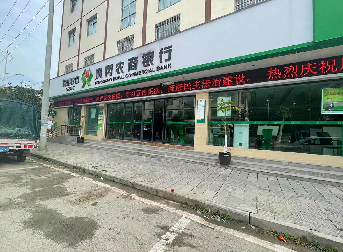 6000元钞票被小孩撕碎,6000元现金被儿子撕成碎片