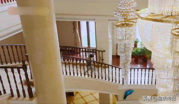 藏了这么多年的零花钱被发现,藏了十几年的零花钱