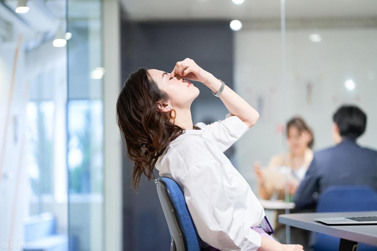 看手机眼睛干涩，如何用中药调理？明目上清、明目地黄有何区别？