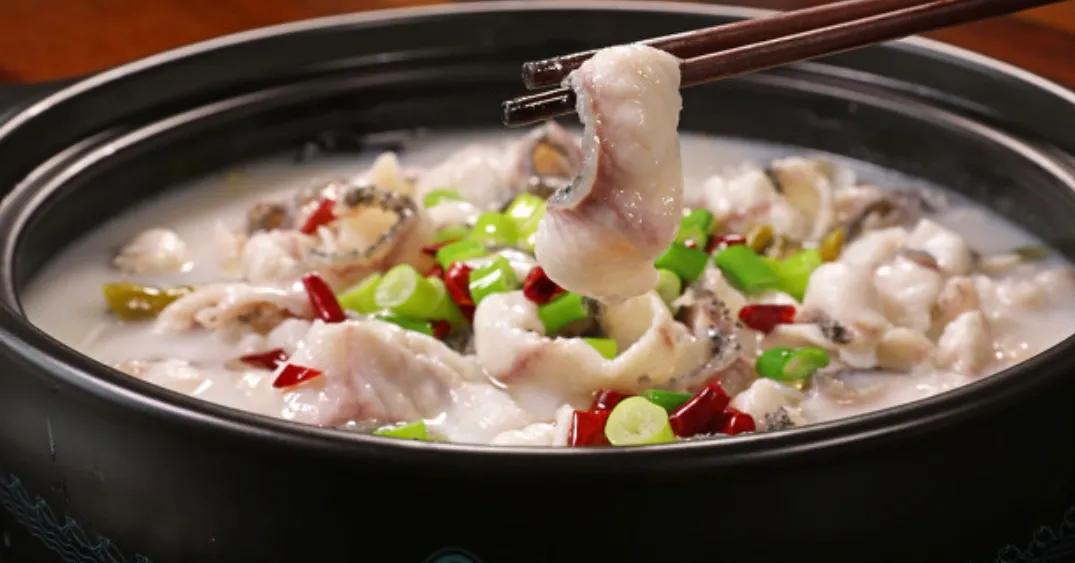 正宗四川酸菜鱼的家常做法大块鱼,四川正宗酸菜鱼的家常做法及配料