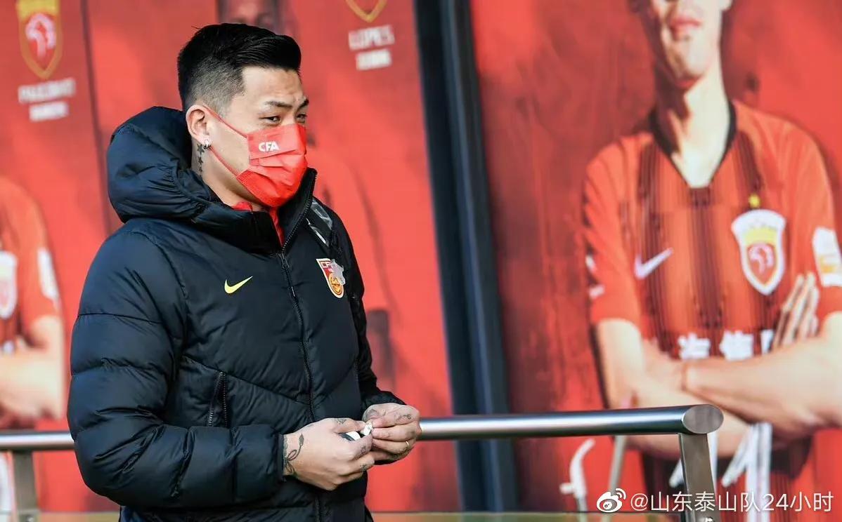 中国国家足球队训练图,利马晒在国家队训练照