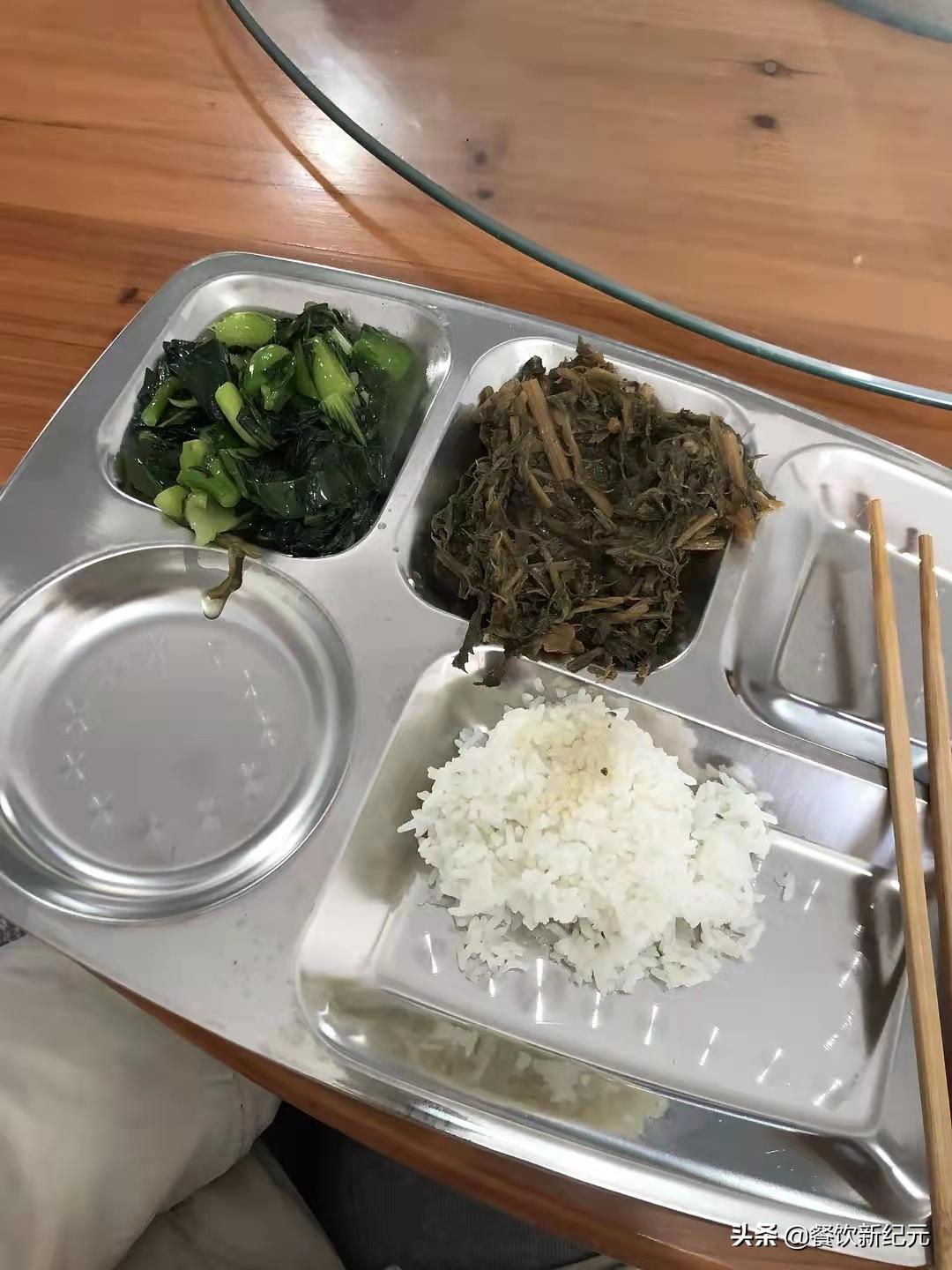 小伙吐槽食堂,吐槽厂里伙食不好