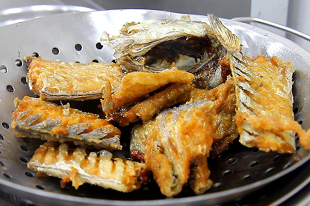 黄眼睛带鱼跟黑眼睛带鱼有啥区别,带鱼是黄眼睛好还是黑眼睛好吃