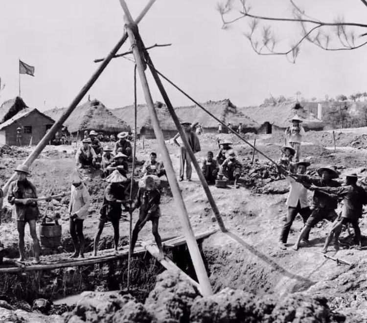 乡村人物传奇：三爷打了地主崽子后便加入八路军，成为抗日英雄！