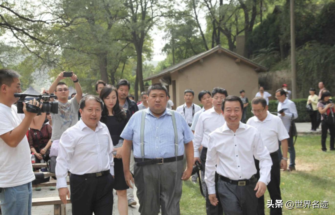 09年毛主席嫡孙替爷爷回浙江寻根，谁料看到族谱时，发现名人众多