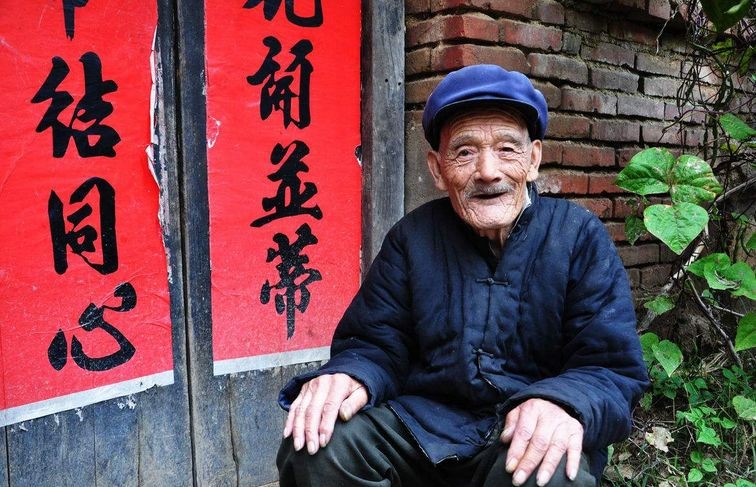 村中老话：“人过七两，富贵来寻”，究竟是啥意思？有道理吗？