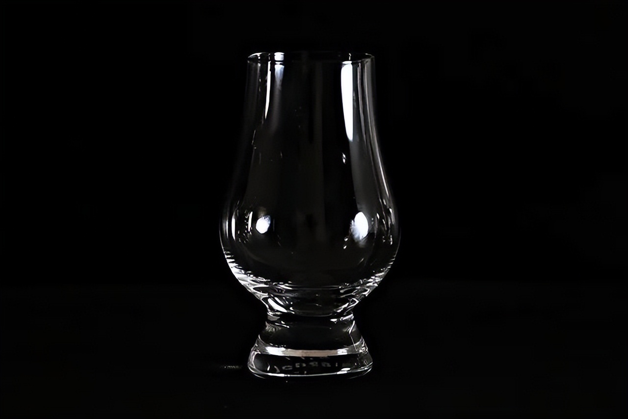 饮威士忌用什么杯好,威士忌杯怎么拿更多