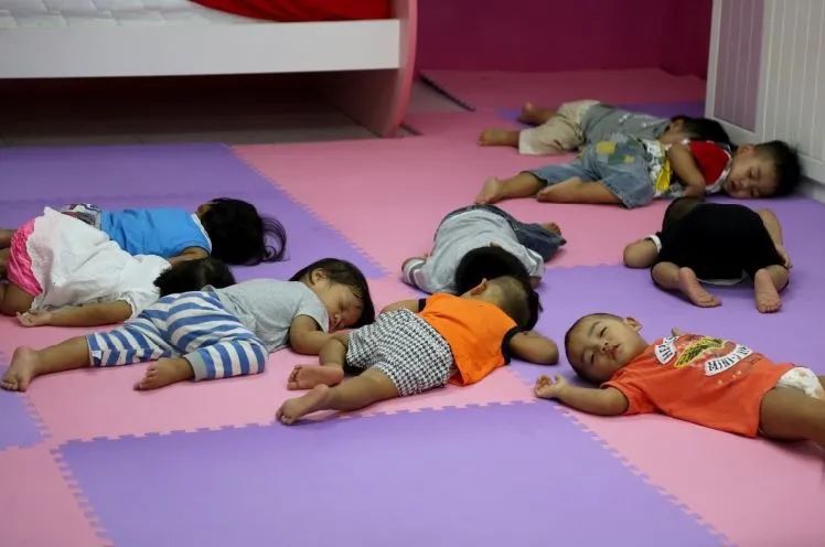 没有国籍的女人，正在小红书上用中文求救