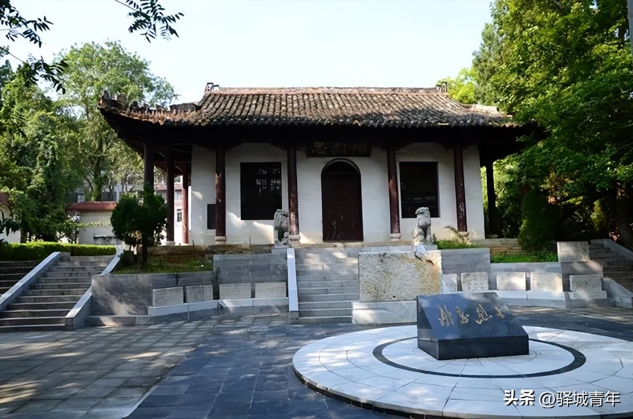 985位英烈长眠在这所学校!“要当作祖坟一样来看护”,一代又一代人这样做……