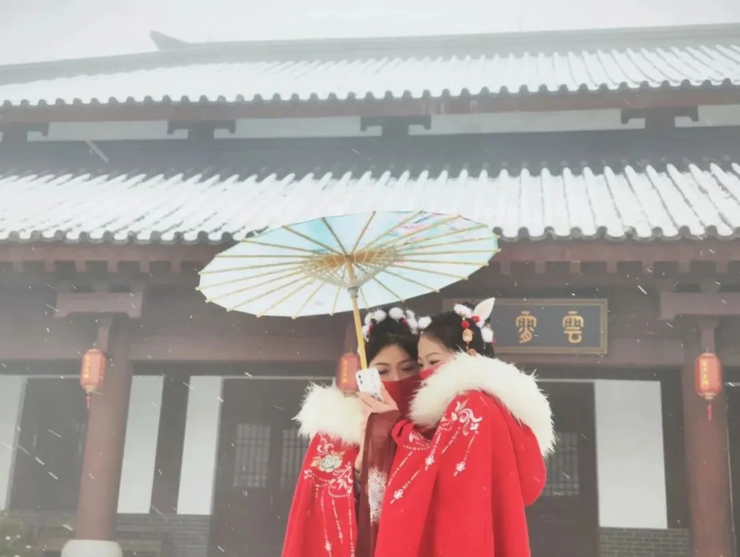 雪落成白墨影成殇,零落成妆