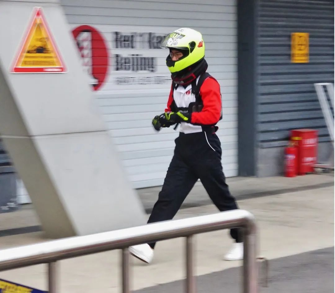 8岁学钢琴会不会太晚,八岁学琴还来得及吗