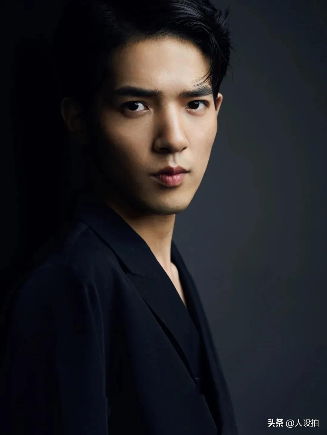 男士肖像艺术照单人外景,男士肖像写真高级质感