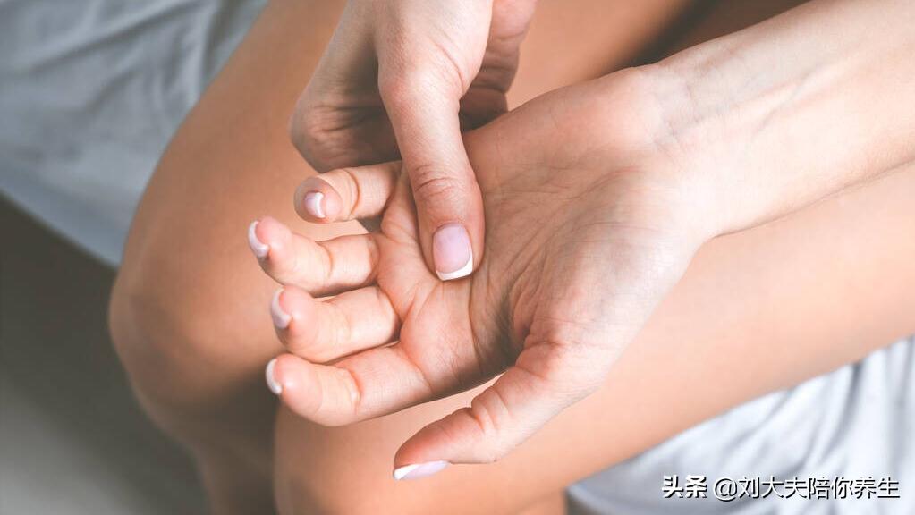 腰疼手脚麻木特效药,治腰疼腿麻偏方