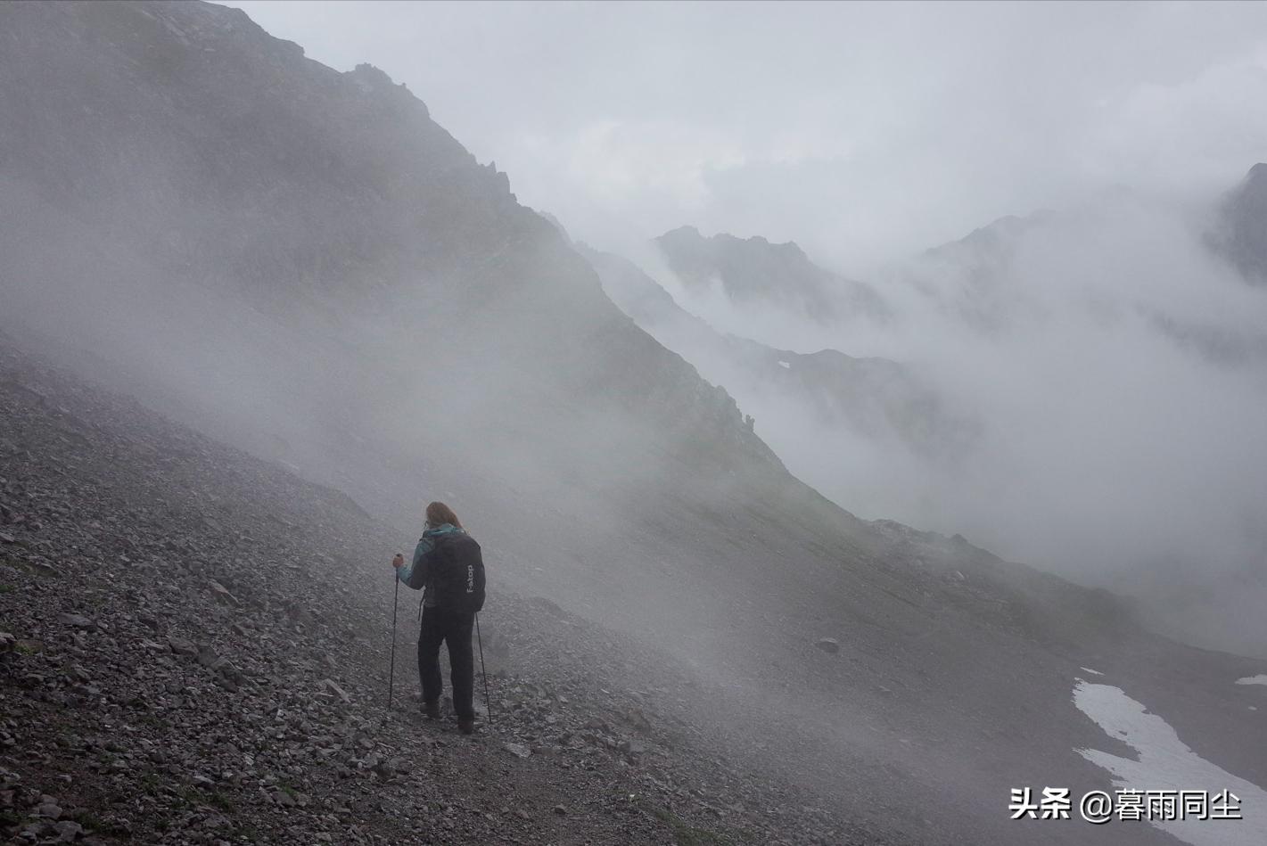 野外遇到暴雨应对方法,户外下雨技巧