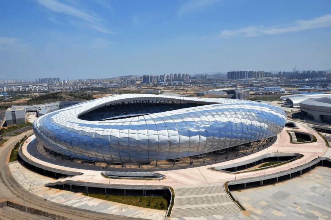 最大的体育场能容纳多少人,最新中国最大10座体育场