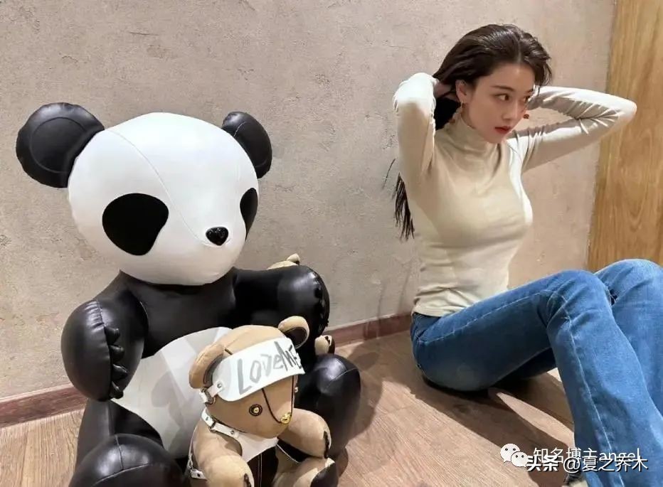 张馨予黑色紧身衣搭配,张馨予露腰照片