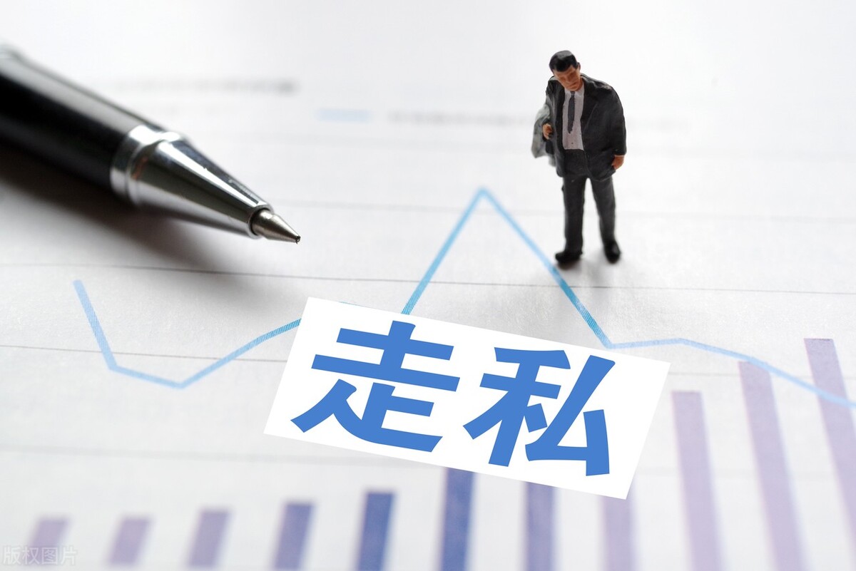 国外买茅台邮寄回来,两名旅客携瓶茅台入境被海关查获