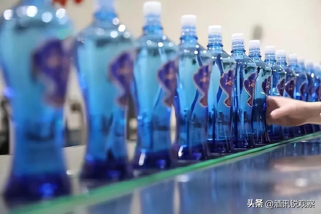 酒讯策划｜超越经典！“海之蓝”焕新升级再掀蓝色新风尚