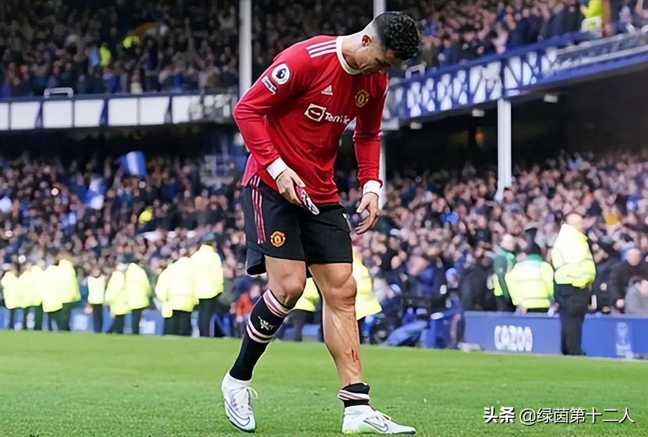 c罗凌空拳击打球,这就是c罗完整版