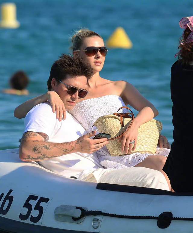 囧三带女友与家人度假，大布继续蜜月旅，只有刚失恋的RORO在苦练