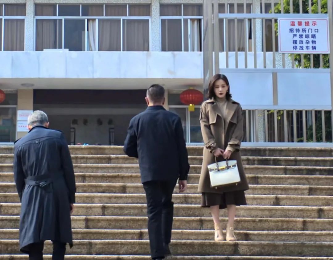 “狂飙”大嫂好会背包，看着好眼馋啊！