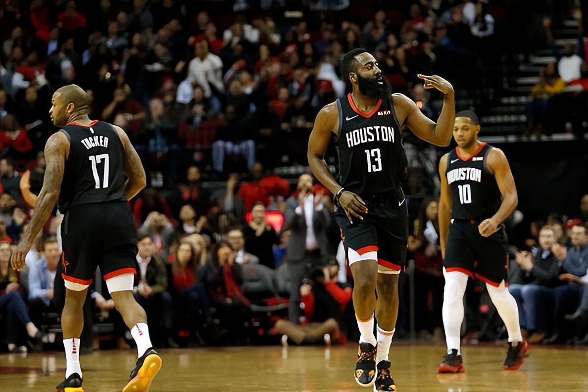 单赛季2500分400个篮板400个助攻,单赛季得分超2500