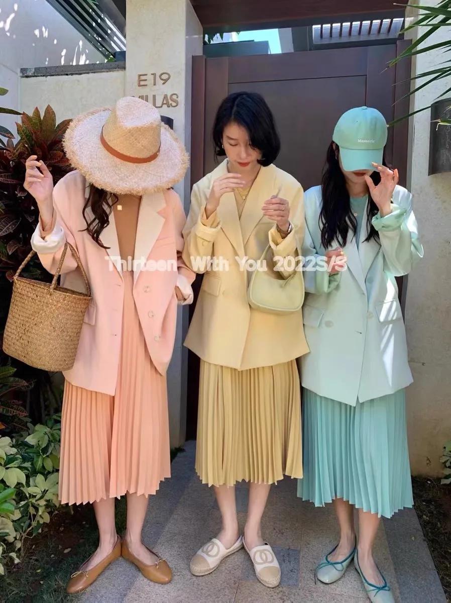 百褶裙怎样搭配最漂亮,百褶裙怎样搭配减龄又好看