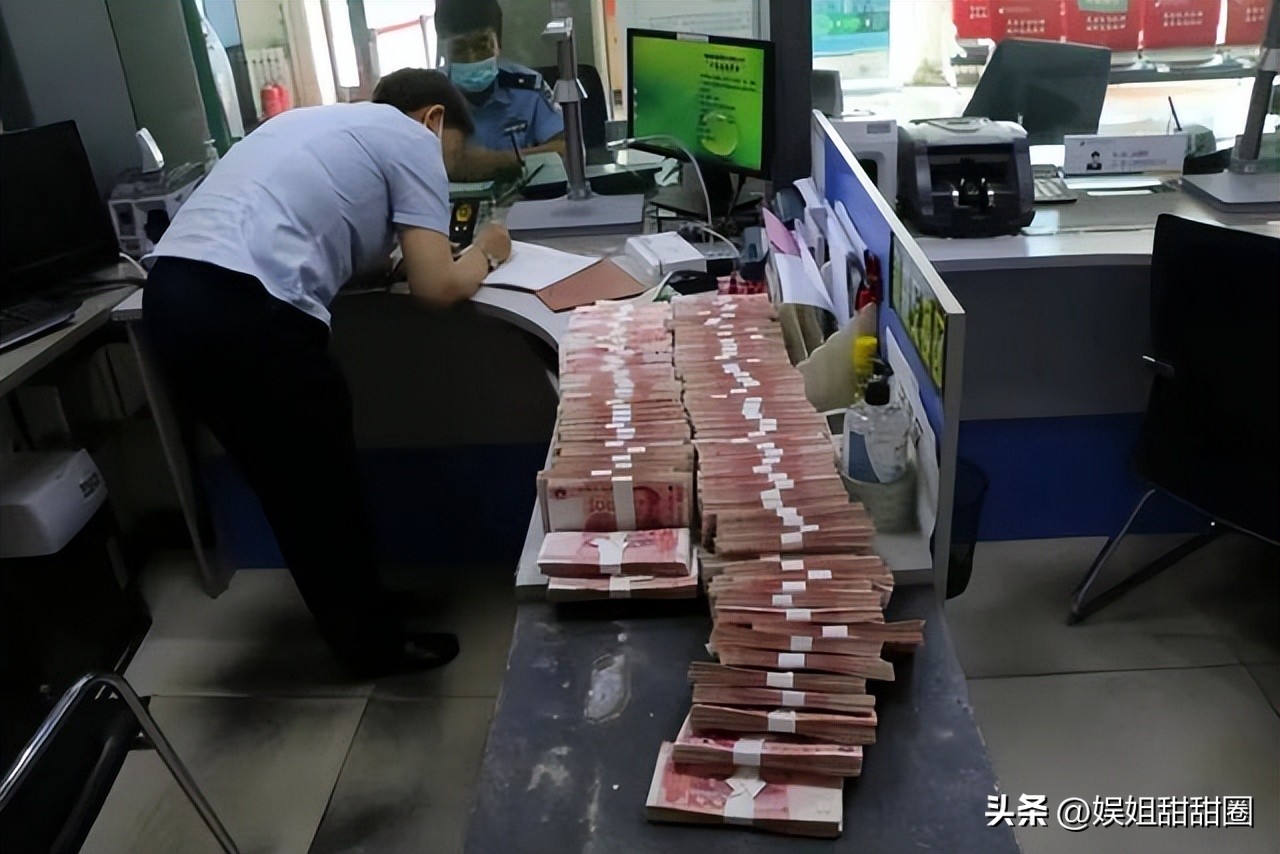 获利365万，判十年！夫妻嫌上班赚钱慢拍淫秽视频获刑。