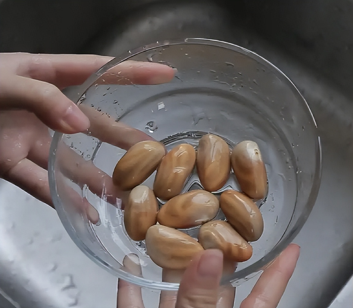 菠萝蜜粘手怎么吃,吃了菠萝蜜手粘粘的应该怎么洗掉