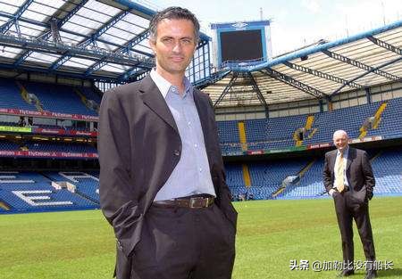 穆里尼奥与纽卡斯尔联签约,穆里尼奥接手蓝军第一战