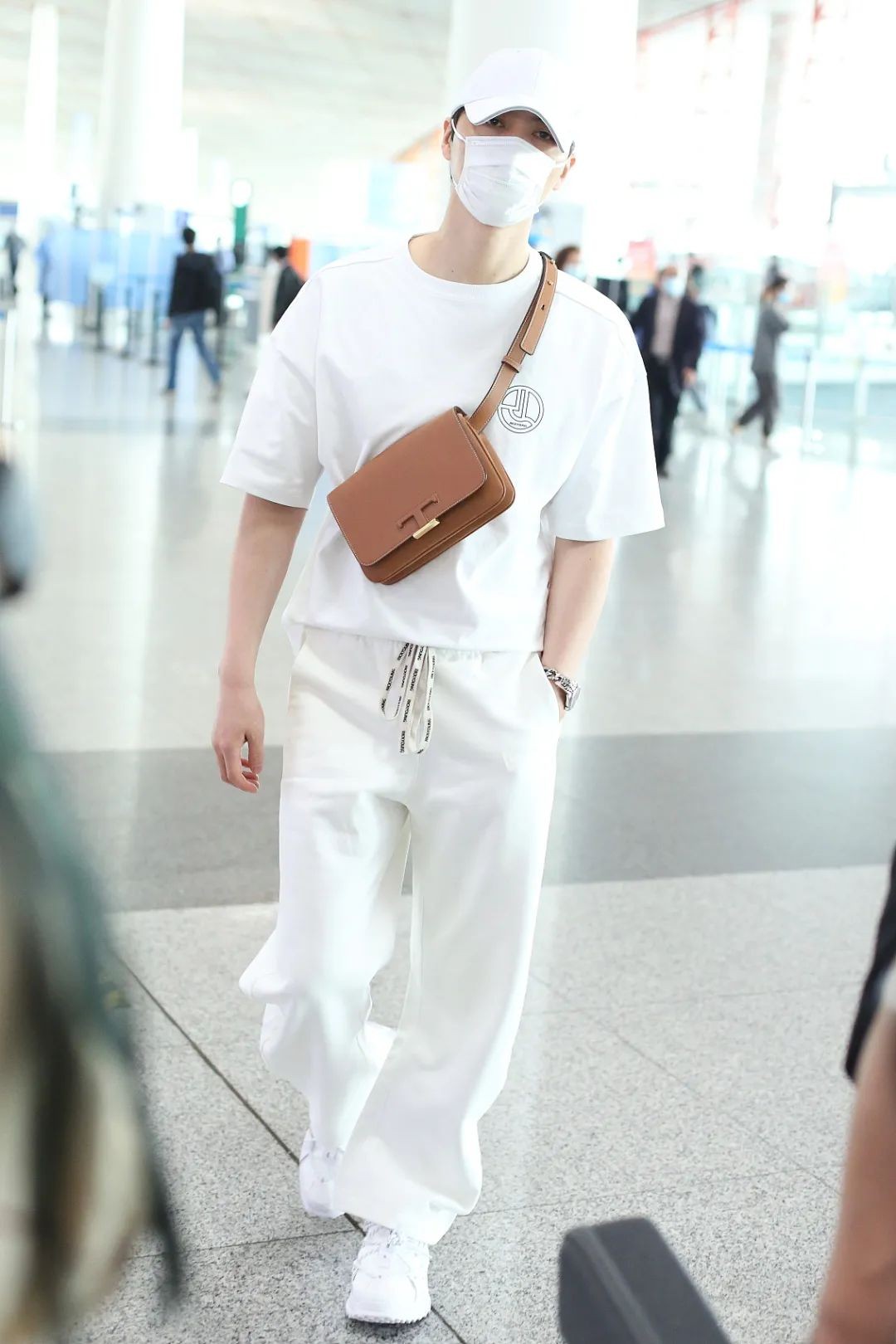 经典白t恤怎么穿时髦又好看,白色宽松简约短袖t恤怎么搭配