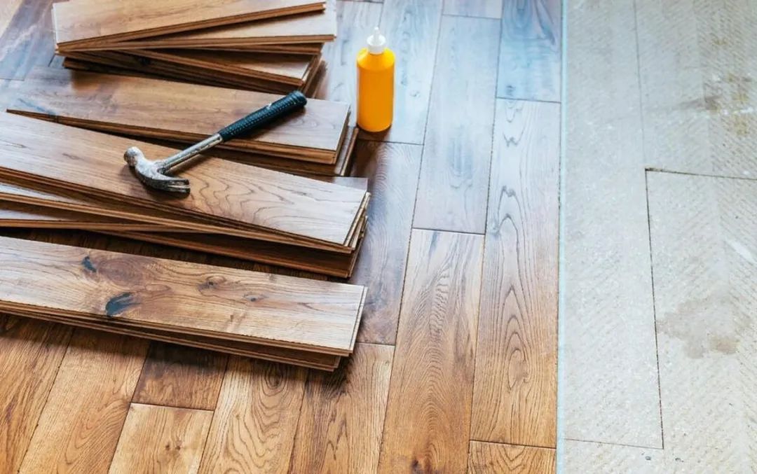 为什么换了木地板以后声音变大了,木地板可以换回瓷砖吗