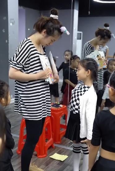 拉丁舞最火老师,最火老师教拉丁舞视频