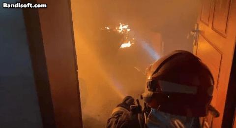 充电器用完拔不拔,充电器不拔会爆炸吗