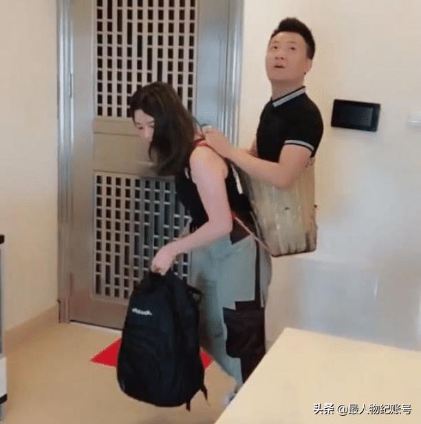 连体夫妻无腿丈夫抛弃断臂妻子,连体夫妻走红网络后丈夫另寻新欢