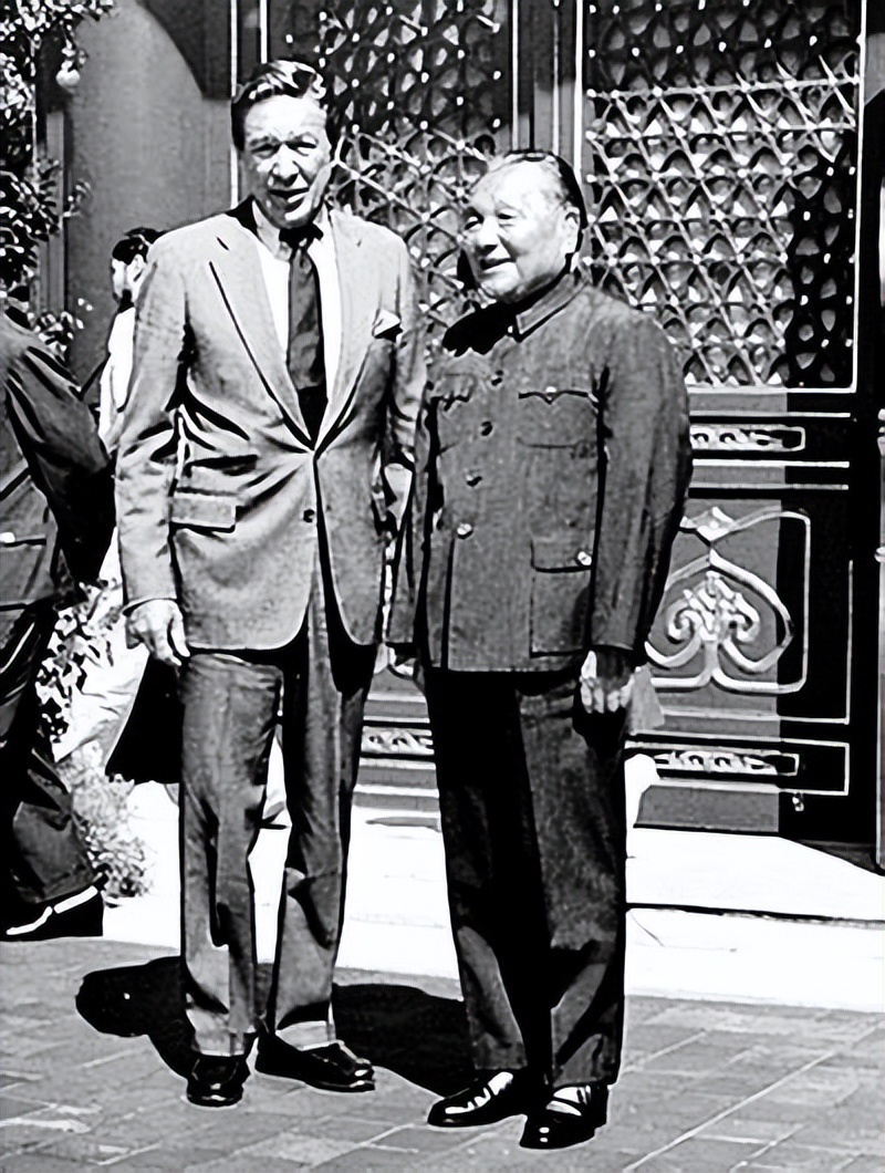 1986年华莱士问：台湾有何必要同大陆统一？邓公耐心说出三个原因