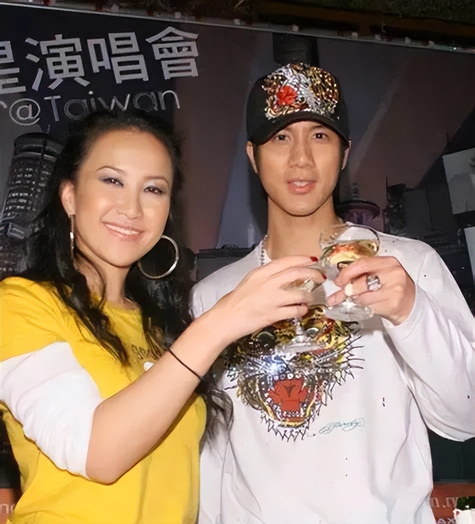 华语乐坛最牛的七位女歌手,曾经红极一时五位女歌手