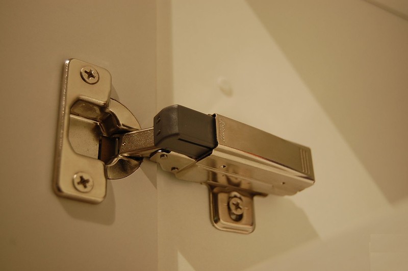 丝吉利娅五金是国产还是进口的,全屋定制五金选进口还是国产