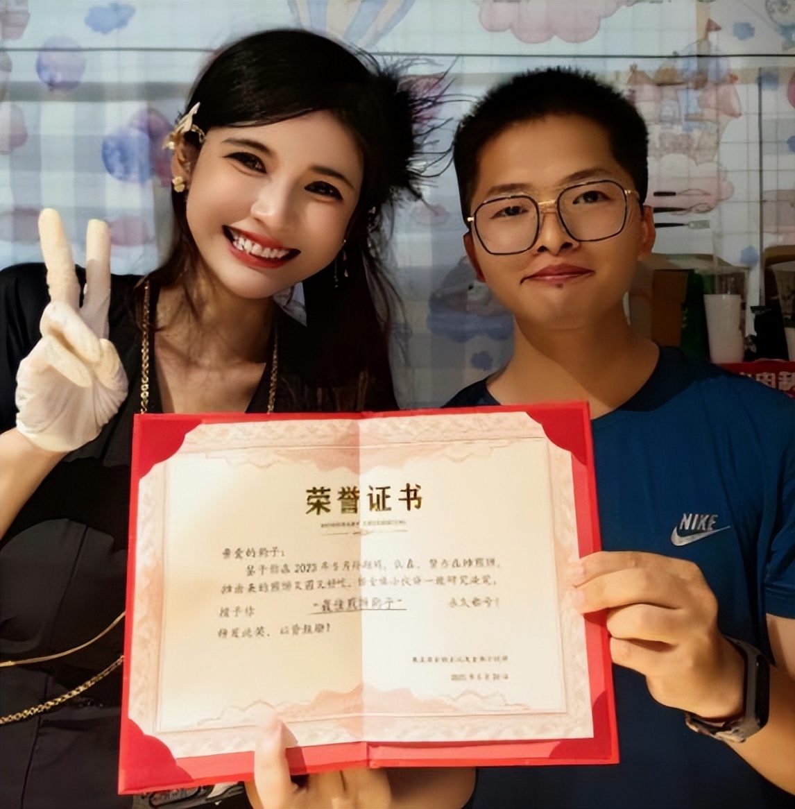 网红摆摊日进斗金,199元网红出门摆摊赚钱