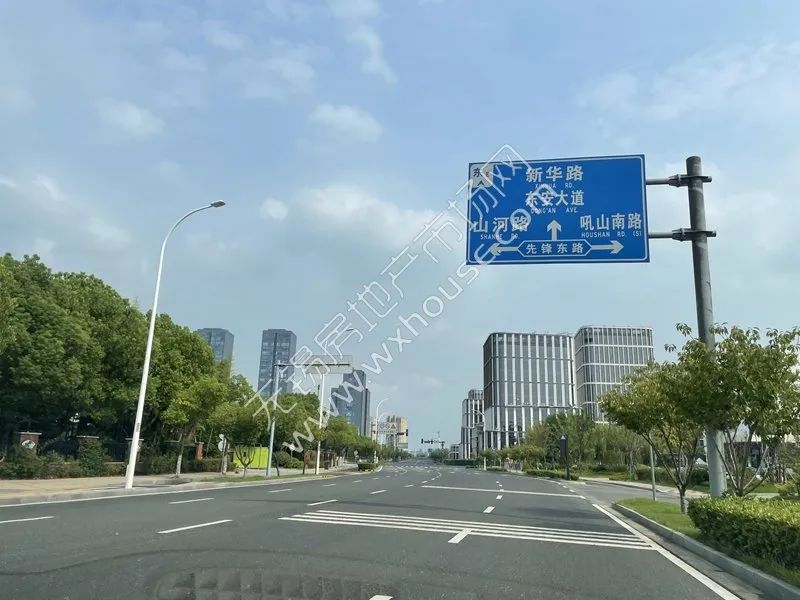 一边是体育+综合体、一边是一线名校，这块地算不算锡东王炸