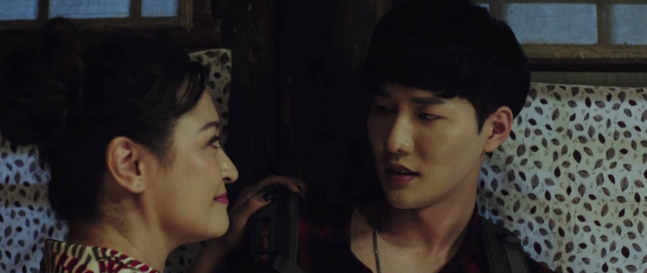 大学生夜闯寡妇村，惨遭迷晕，这国产神剧可真敢拍