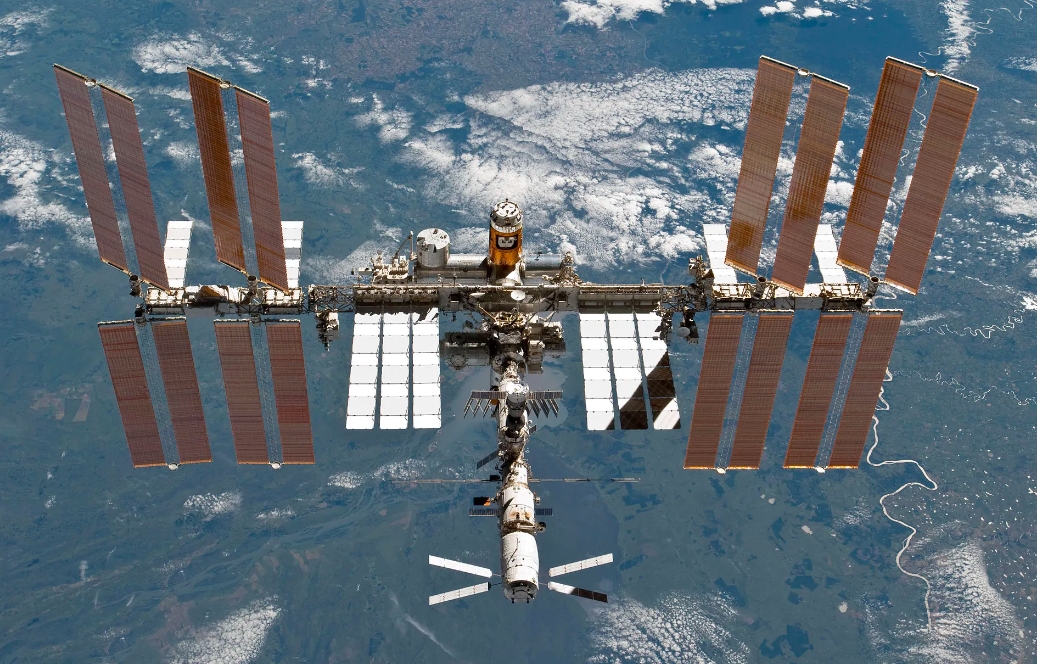 空间站为什么只离地面400公里,空间站为什么不离地球1000公里