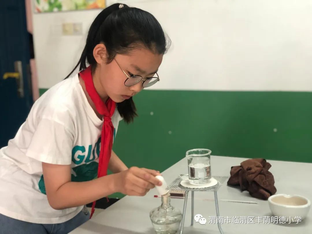 童心探索科学实验,童心探科学逐梦创未来一等奖