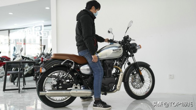 逸500复古测评,两万左右的500cc摩托车复古二手