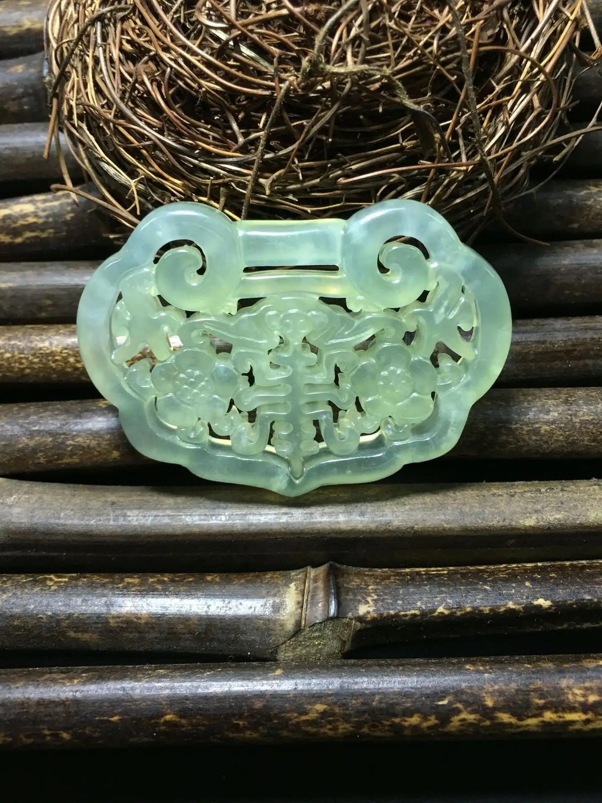 岫玉和和田玉有什么区别呢,岫玉和天然岫玉有什么区别