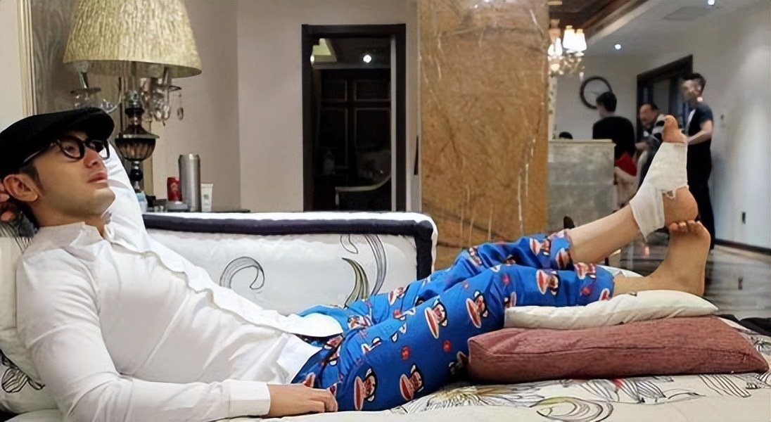 李连杰三大动作巨星,李连杰在事业上的成功