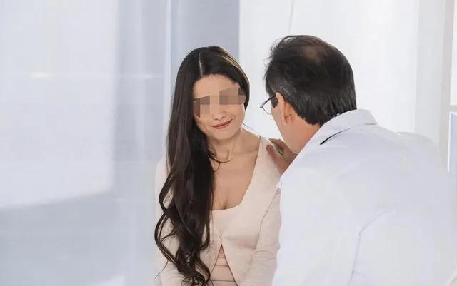 女子体检私密处遭60岁男医生吮吸，报警后不认账，唾液检测立功