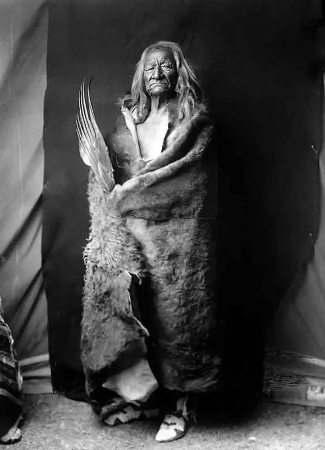 本是邪见，妄称佛教，诳惑黎元，当以令改