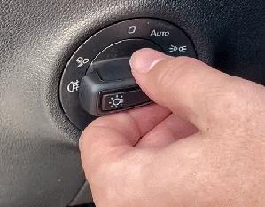 震惊！很多人居然不会！车上这个灯你会用吗？