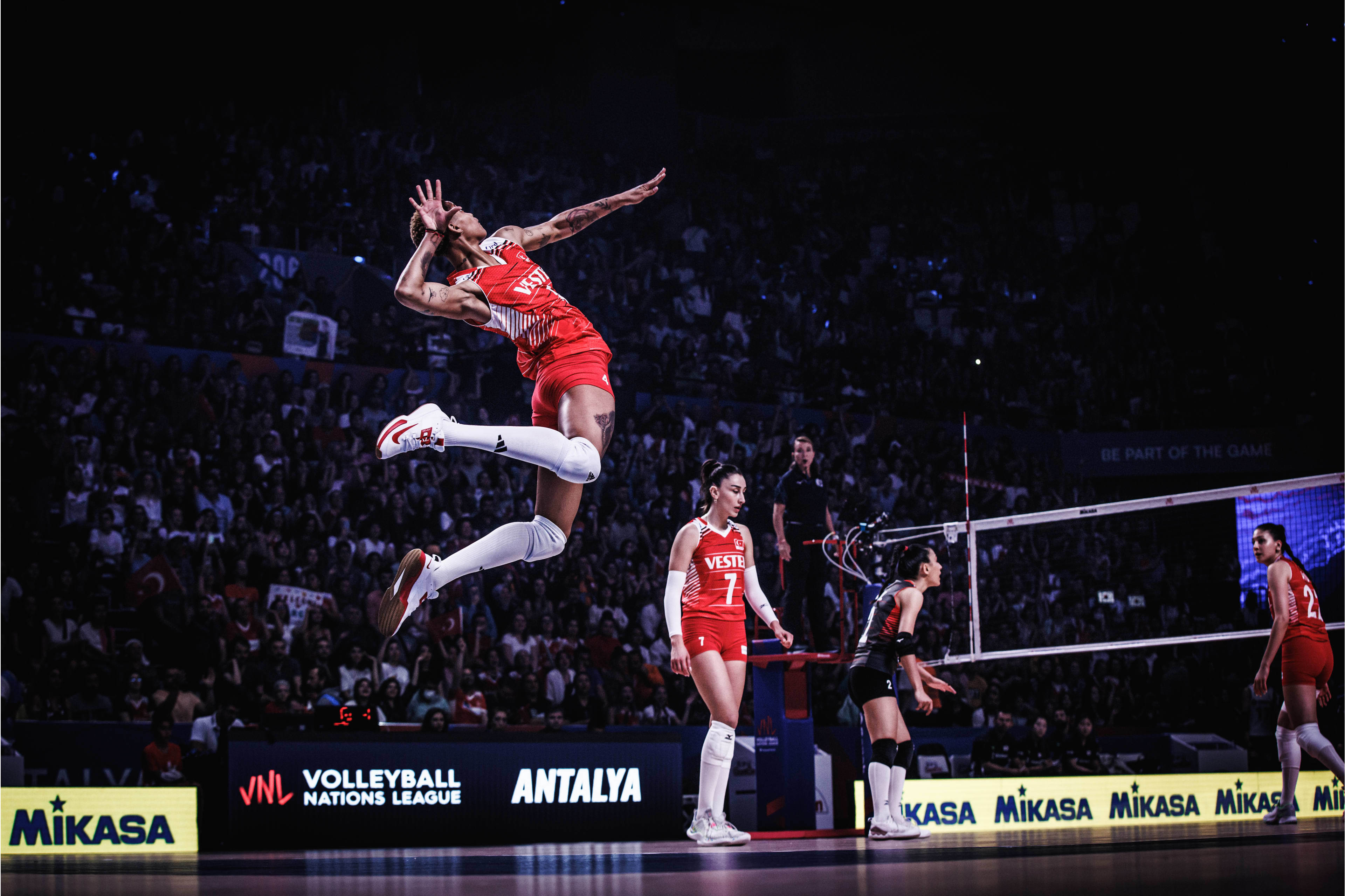 女排世联赛中国对波兰直播,女排世联赛最新赛程中国对意大利